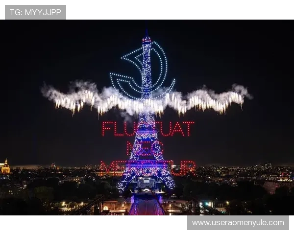 澳门巴黎铁塔夜晚灯光秀,打造梦幻般的浪漫氛围让人流连忘返 澳门巴黎铁塔夜晚灯光秀,打造梦幻般的浪漫氛围让人流连忘返